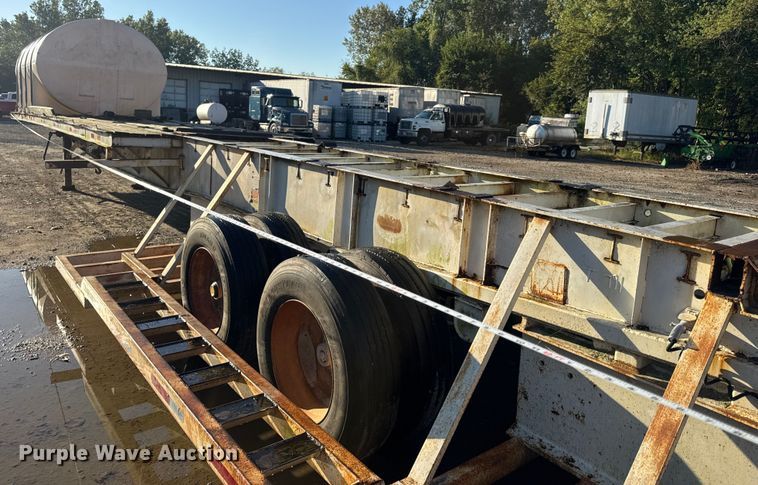 image for item DO2287 1995 Clark CDFBT sprayer trailer