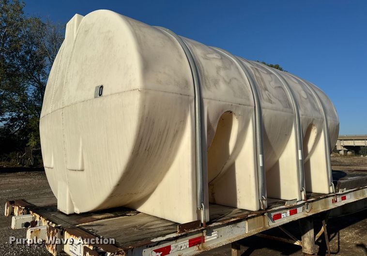 image for item DO2287 1995 Clark CDFBT sprayer trailer