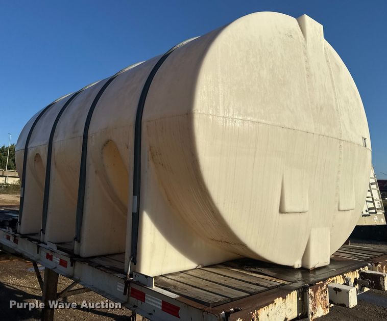 image for item DO2287 1995 Clark CDFBT sprayer trailer