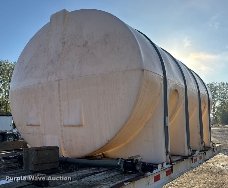 image for item DO2287 1995 Clark CDFBT sprayer trailer