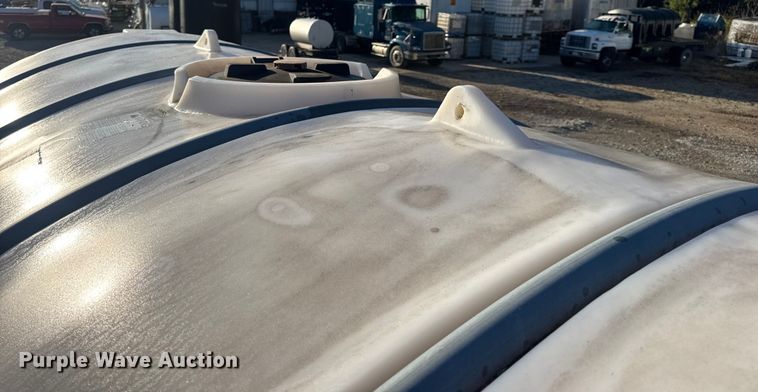 image for item DO2287 1995 Clark CDFBT sprayer trailer