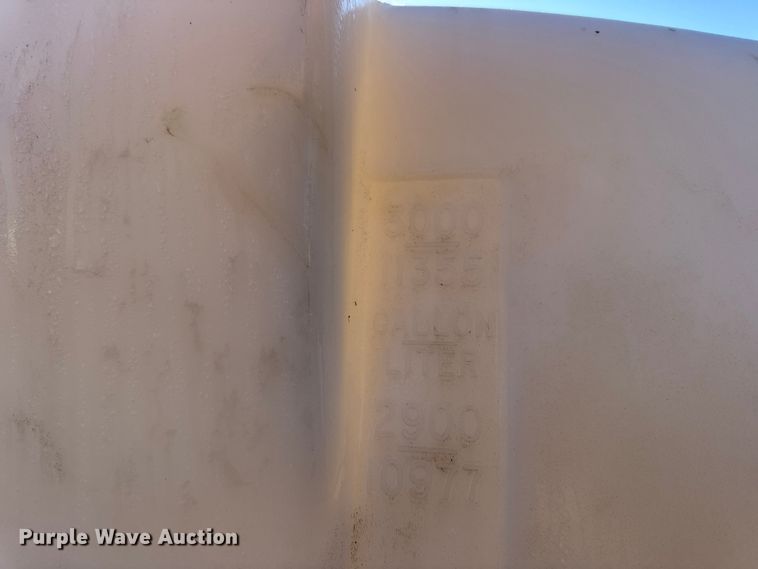 image for item DO2287 1995 Clark CDFBT sprayer trailer