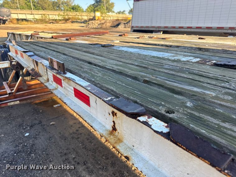 image for item DO2287 1995 Clark CDFBT sprayer trailer