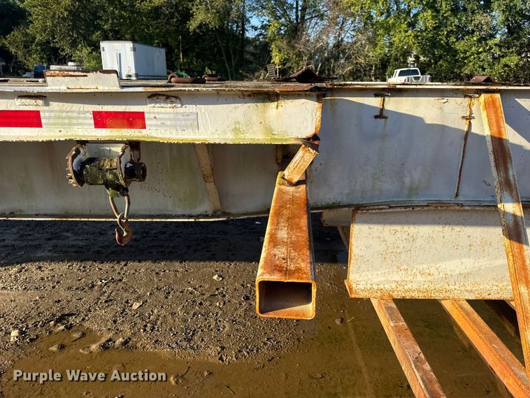 image for item DO2287 1995 Clark CDFBT sprayer trailer