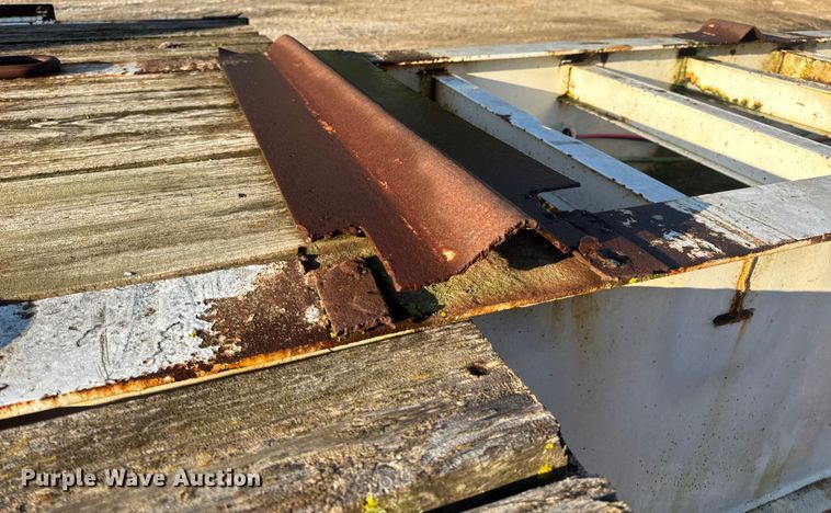 image for item DO2287 1995 Clark CDFBT sprayer trailer