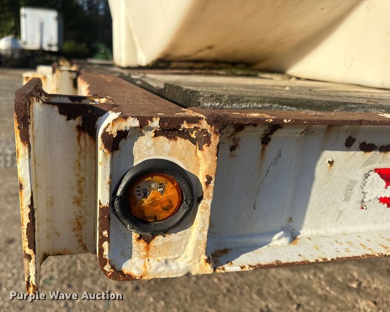 image for item DO2287 1995 Clark CDFBT sprayer trailer