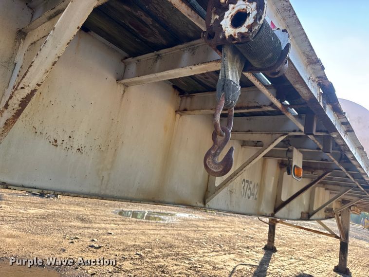 image for item DO2287 1995 Clark CDFBT sprayer trailer