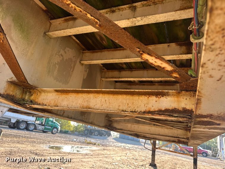 image for item DO2287 1995 Clark CDFBT sprayer trailer