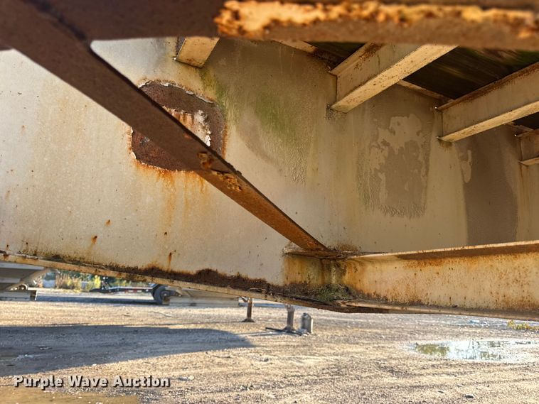 image for item DO2287 1995 Clark CDFBT sprayer trailer