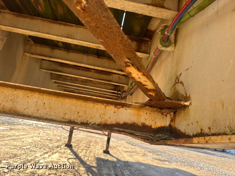 image for item DO2287 1995 Clark CDFBT sprayer trailer