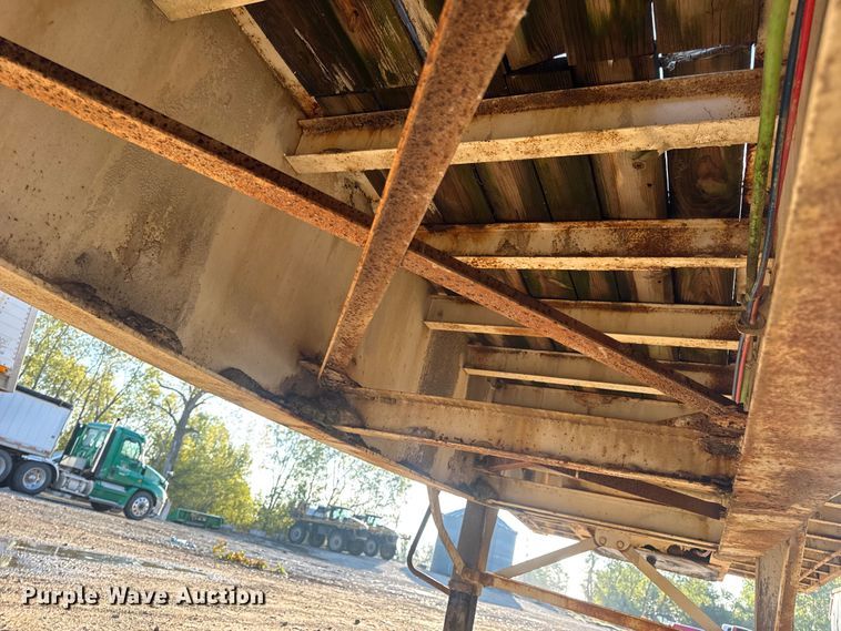 image for item DO2287 1995 Clark CDFBT sprayer trailer