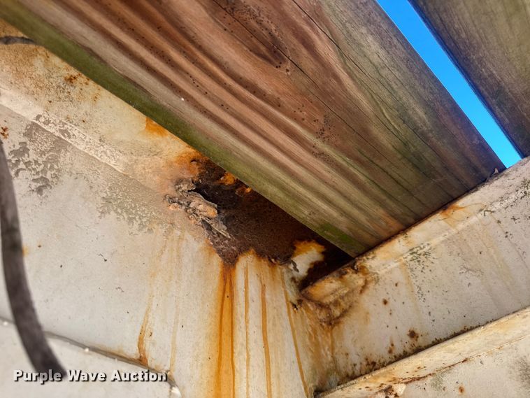 image for item DO2287 1995 Clark CDFBT sprayer trailer