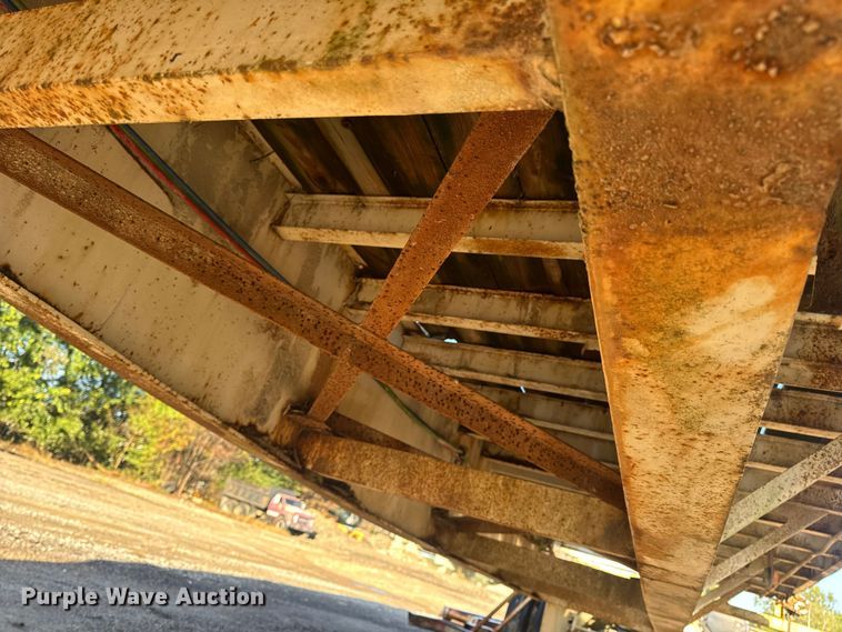 image for item DO2287 1995 Clark CDFBT sprayer trailer