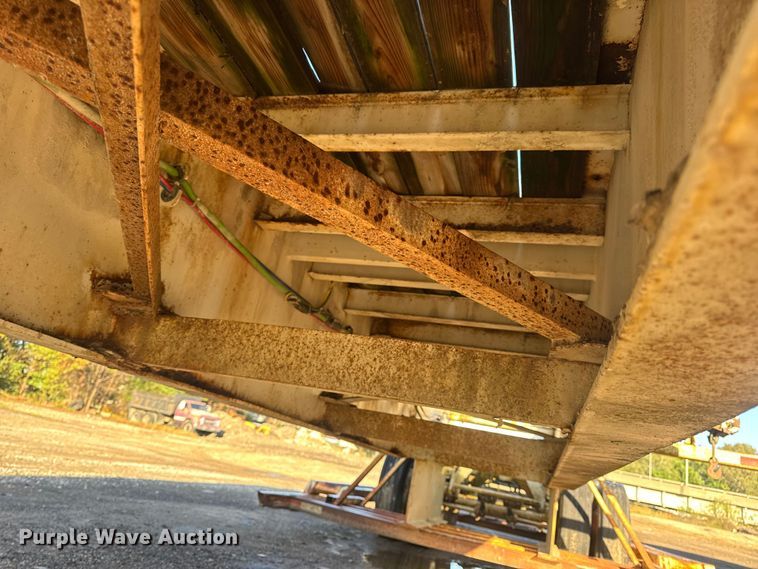 image for item DO2287 1995 Clark CDFBT sprayer trailer