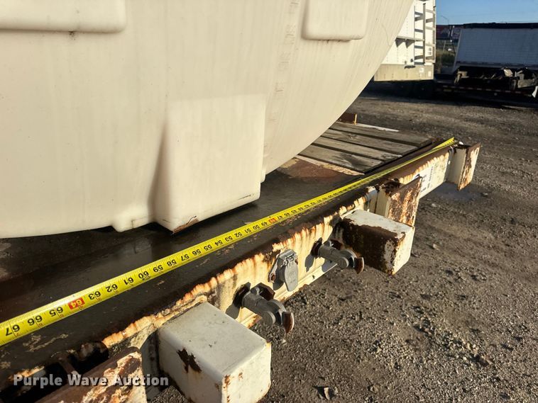 image for item DO2287 1995 Clark CDFBT sprayer trailer