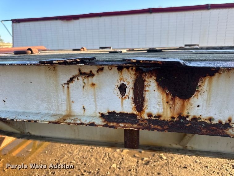 image for item DO2287 1995 Clark CDFBT sprayer trailer