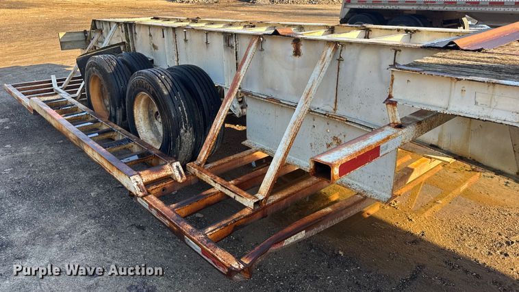 image for item DO2287 1995 Clark CDFBT sprayer trailer