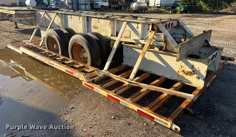 image for item DO2287 1995 Clark CDFBT sprayer trailer