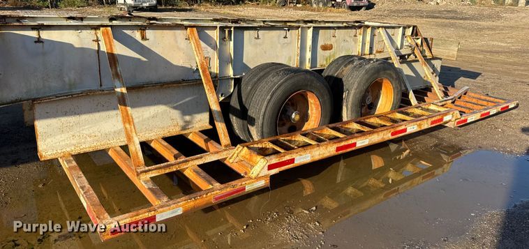 image for item DO2287 1995 Clark CDFBT sprayer trailer