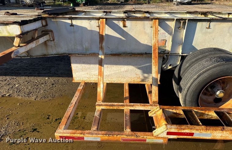 image for item DO2287 1995 Clark CDFBT sprayer trailer