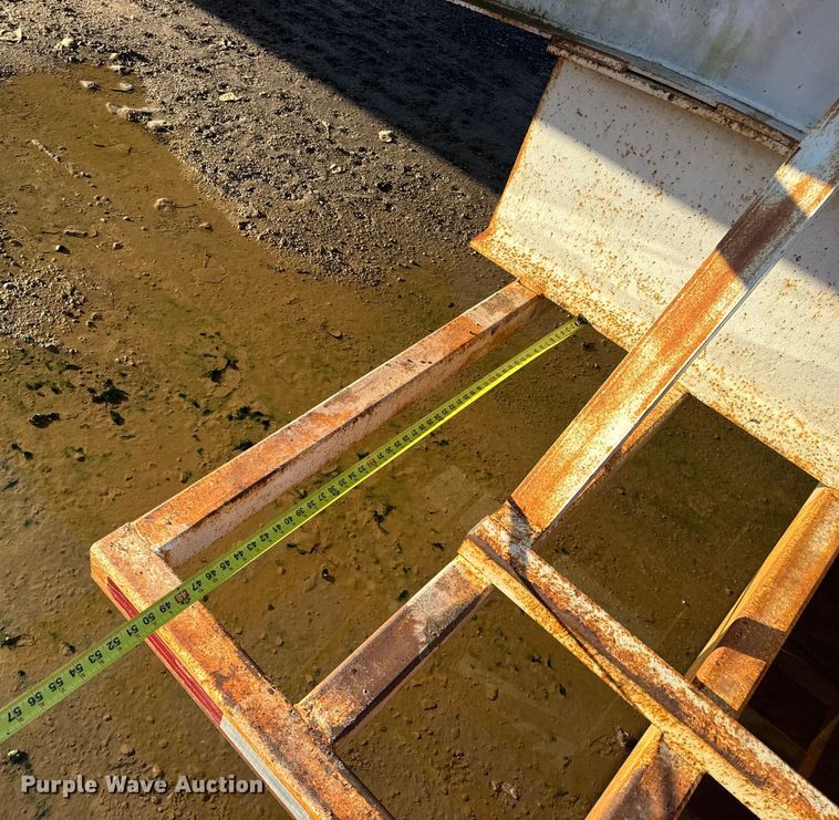 image for item DO2287 1995 Clark CDFBT sprayer trailer