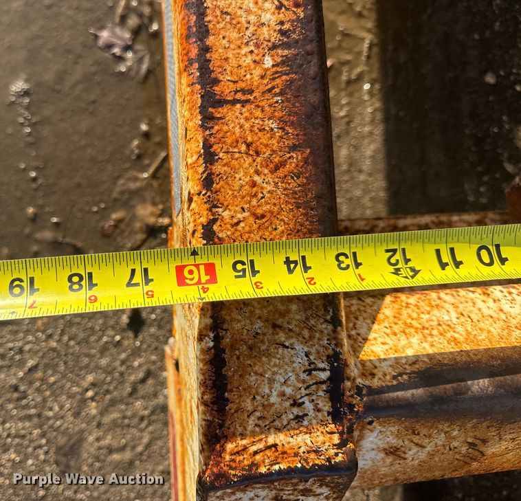 image for item DO2287 1995 Clark CDFBT sprayer trailer