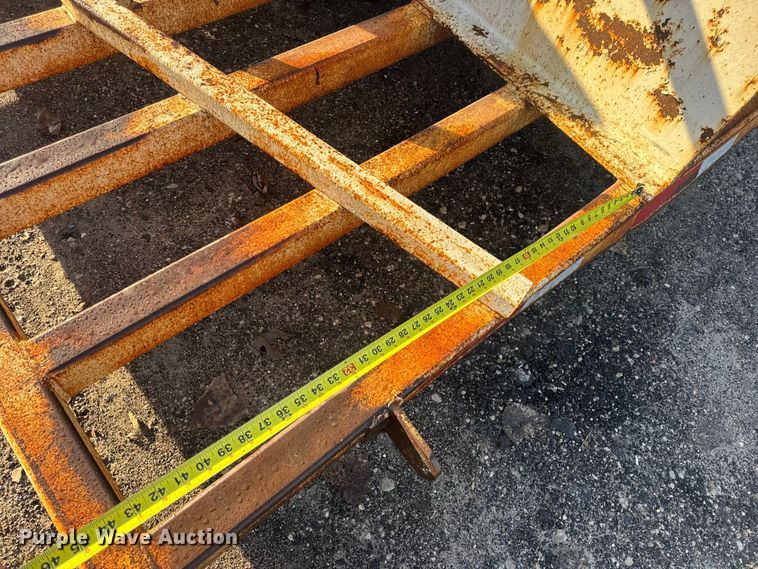 image for item DO2287 1995 Clark CDFBT sprayer trailer