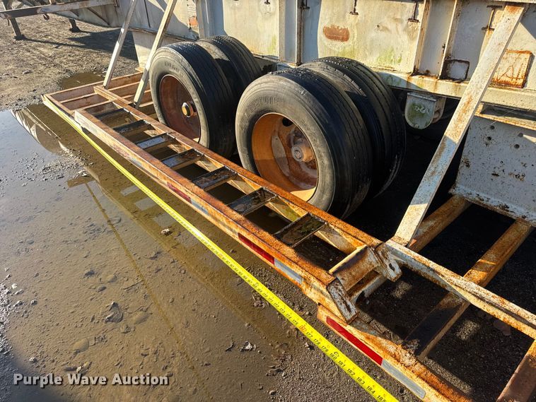 image for item DO2287 1995 Clark CDFBT sprayer trailer