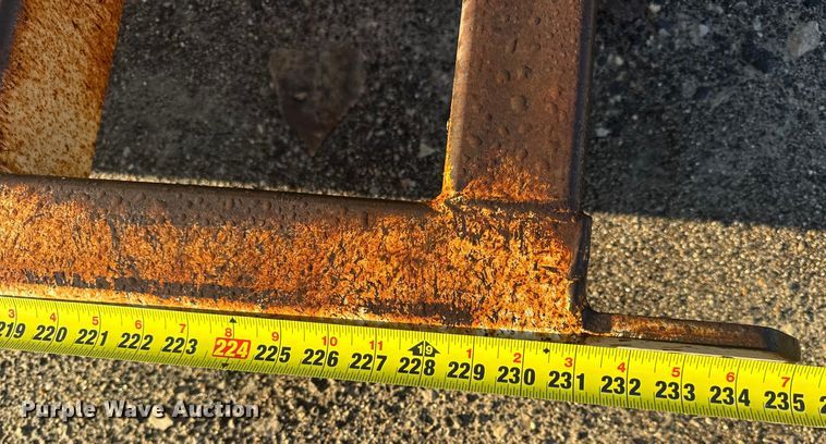 image for item DO2287 1995 Clark CDFBT sprayer trailer