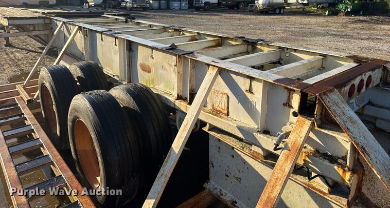 image for item DO2287 1995 Clark CDFBT sprayer trailer