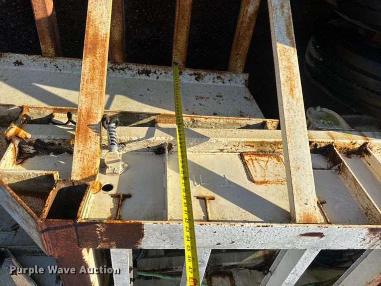 image for item DO2287 1995 Clark CDFBT sprayer trailer