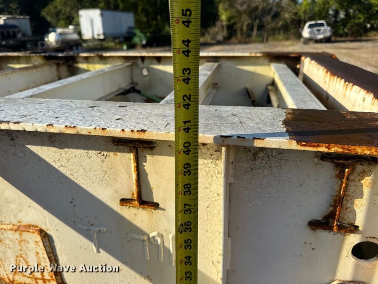 image for item DO2287 1995 Clark CDFBT sprayer trailer