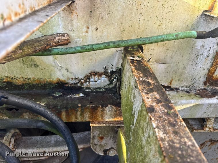 image for item DO2287 1995 Clark CDFBT sprayer trailer