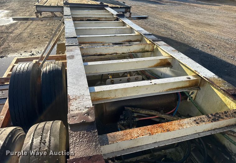 image for item DO2287 1995 Clark CDFBT sprayer trailer