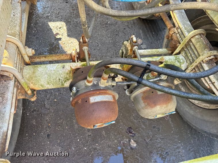 image for item DO2287 1995 Clark CDFBT sprayer trailer