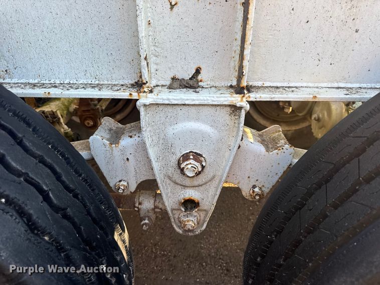 image for item DO2287 1995 Clark CDFBT sprayer trailer