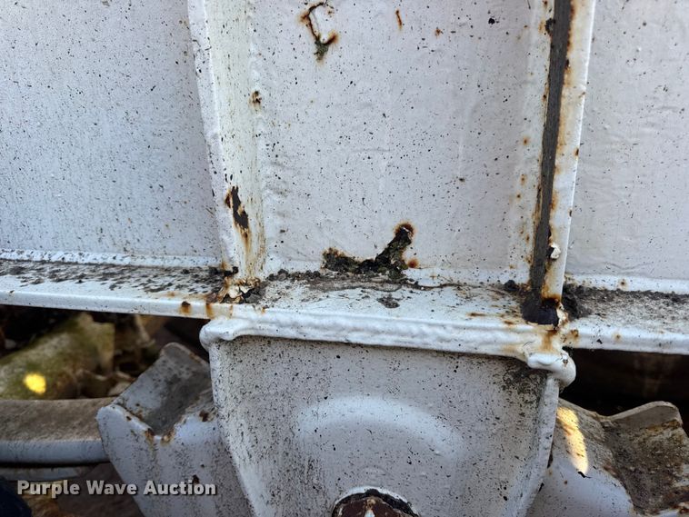 image for item DO2287 1995 Clark CDFBT sprayer trailer