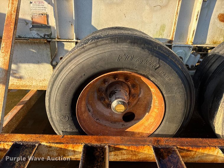 image for item DO2287 1995 Clark CDFBT sprayer trailer