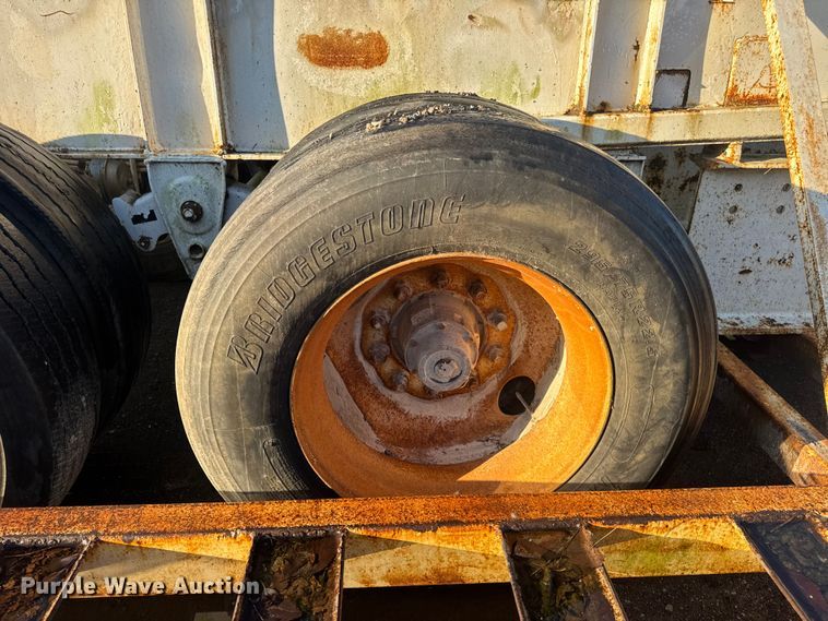 image for item DO2287 1995 Clark CDFBT sprayer trailer