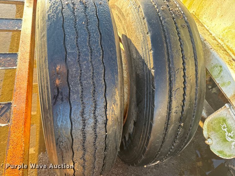 image for item DO2287 1995 Clark CDFBT sprayer trailer