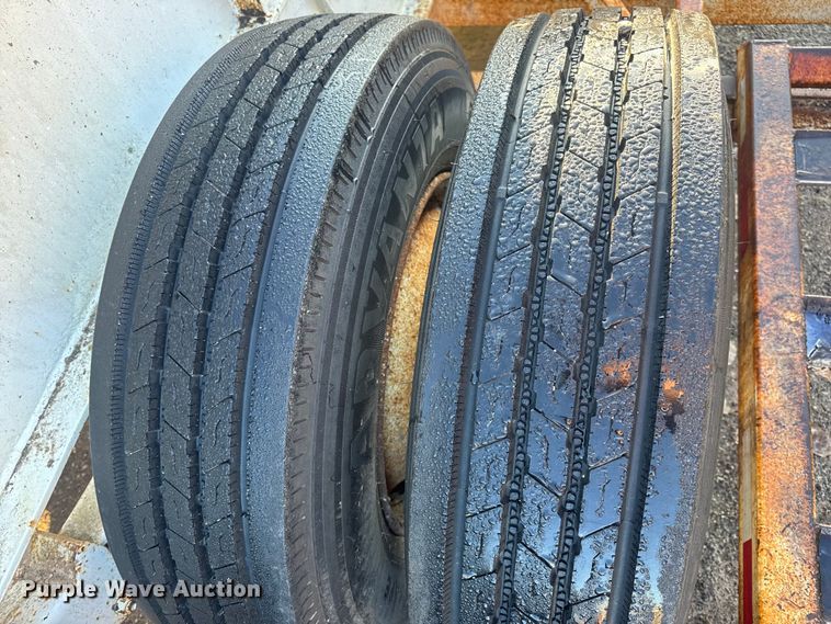 image for item DO2287 1995 Clark CDFBT sprayer trailer