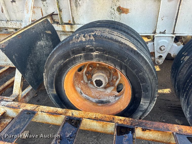 image for item DO2287 1995 Clark CDFBT sprayer trailer