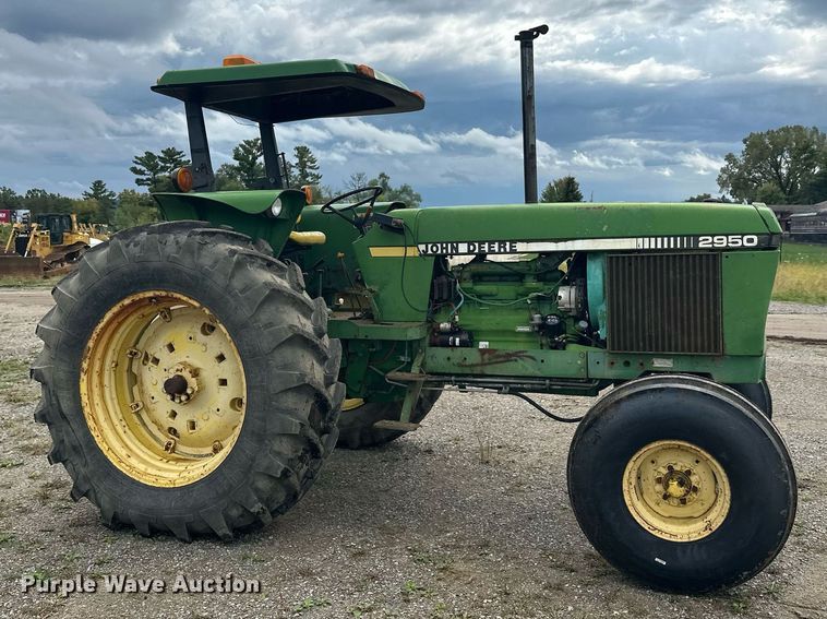 image for item DT6401 1983 John Deere 2950 tractor