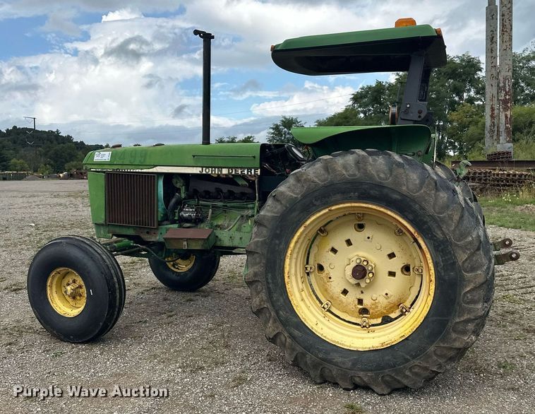 image for item DT6401 1983 John Deere 2950 tractor