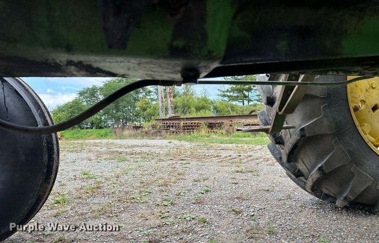 image for item DT6401 1983 John Deere 2950 tractor