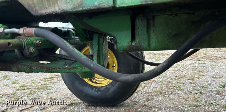 image for item DT6401 1983 John Deere 2950 tractor