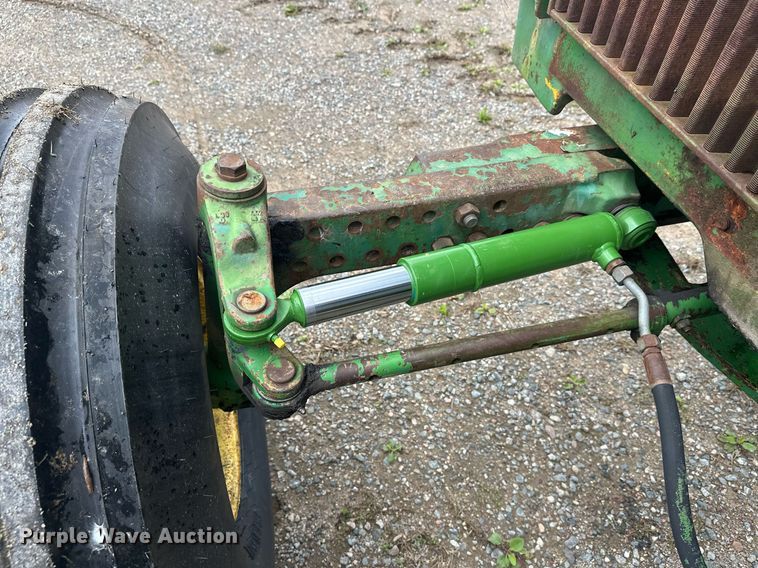 image for item DT6401 1983 John Deere 2950 tractor