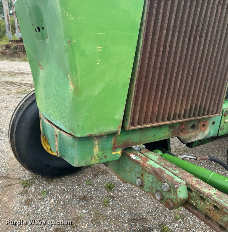 image for item DT6401 1983 John Deere 2950 tractor