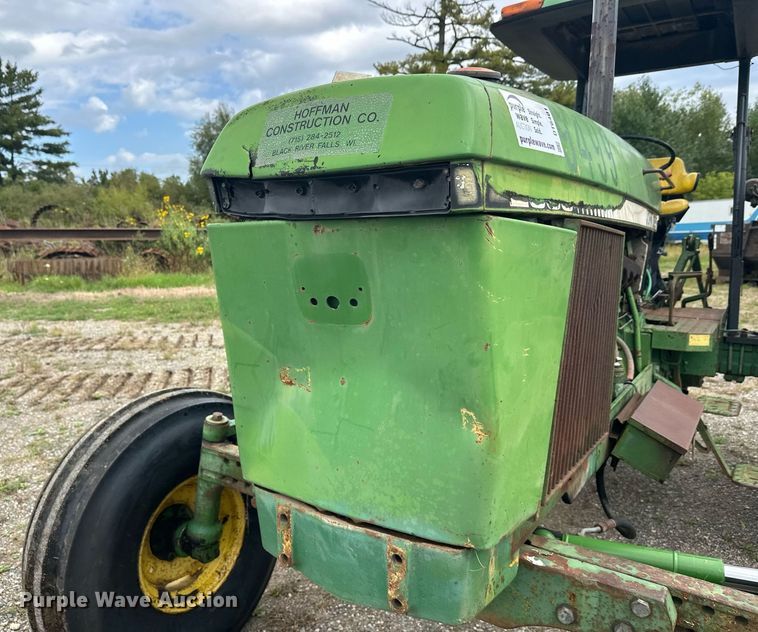 image for item DT6401 1983 John Deere 2950 tractor