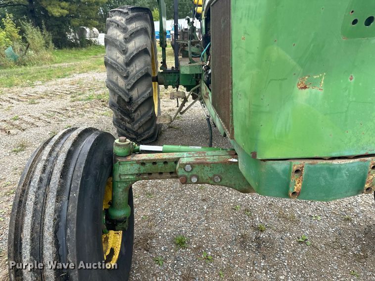 image for item DT6401 1983 John Deere 2950 tractor